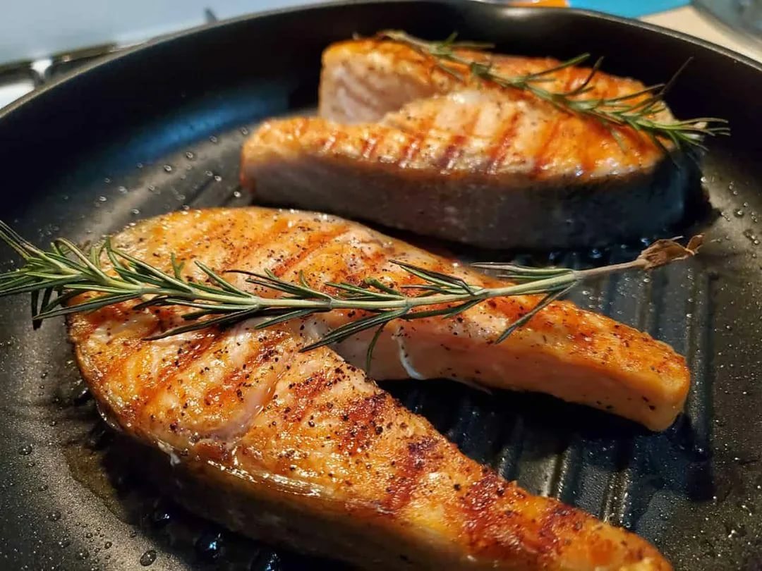 Стейки из форели на сковороде — пошаговый рецепт с фото. Как приготовить стейк из форели?